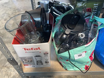 Lot 1132 - 1 bag and 1 box containing mixed loose blender...