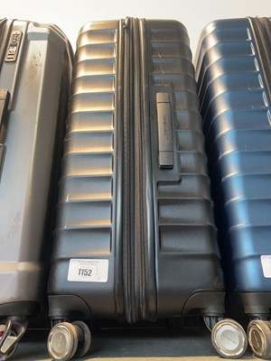 Lot 1152 - Samsonite wheeled luggage case set in black