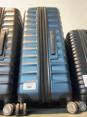 Lot 1153 - Samsonite wheeled luggage case set in blue