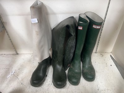 Lot 342 - A pair of UK size 9 Hunter 'Course Fisher'...