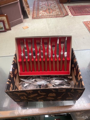 Lot 397 - Assorted flatware