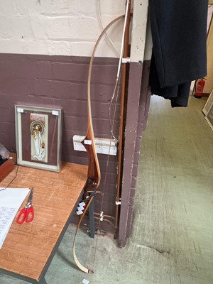 Lot 7 - A Sherwood Forest bow craft 'Saracen' 66 inch...