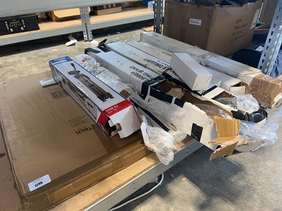 Lot 1246 - Under bay of various stands and tripods