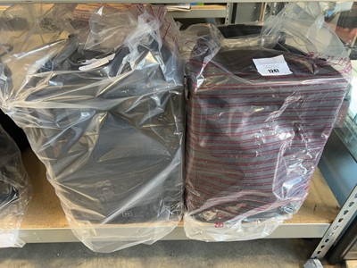 Lot 1247 - 2 x QX12PA portable speakers