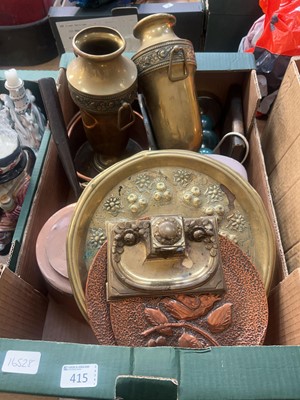 Lot 415 - A tray containing assorted metalware to...