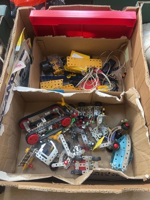 Lot 416 - A box containing assorted Meccano