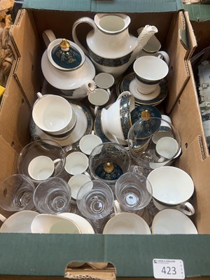 Lot 423 - A tray containing Royal Doulton 'Carlisle'...