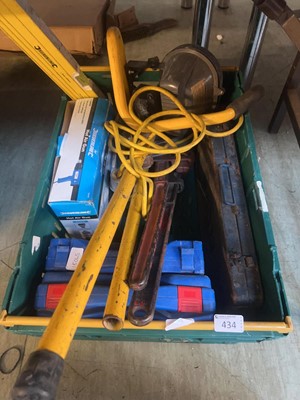 Lot 434 - A PVC tray containing assorted tools to...