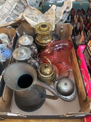Lot 443 - A tray containing assorted metalware to...