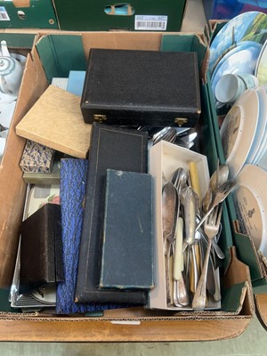 Lot 447 - A tray containing a large assortment of cased...