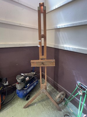 Lot 123 - A beech artist's easel by Winsor and Newton