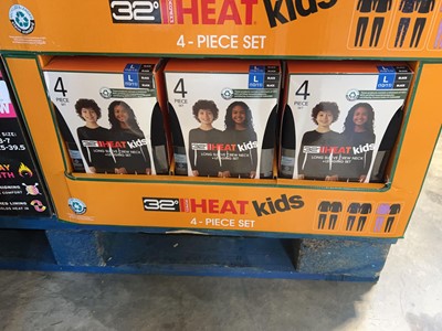 Lot 1511 - Box containing 32 degrees heat Kids base layers