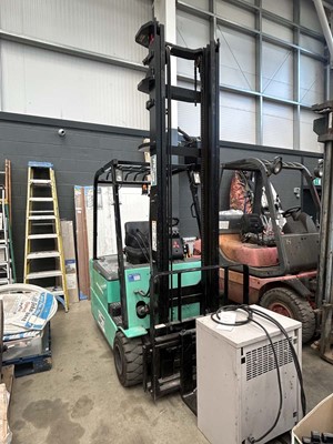 Lot Mitsubishi Electric counterbalance forklift...
