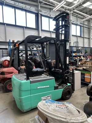 Lot Mitsubishi Electric counterbalance forklift...