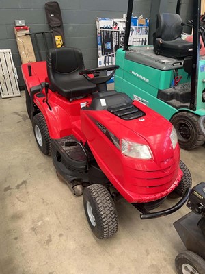 Lot 4419 - Mountfield petrol ride on lawnmower with key