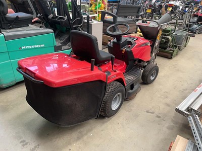 Lot 4419 - Mountfield petrol ride on lawnmower with key