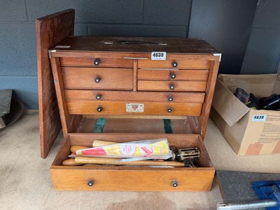 Lot 4639 - Salen vintage 8-drawered tool chest with tools...