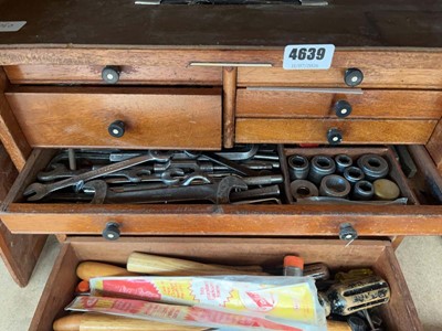 Lot 4639 - Salen vintage 8-drawered tool chest with tools...