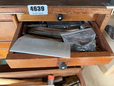 Lot 4639 - Salen vintage 8-drawered tool chest with tools...