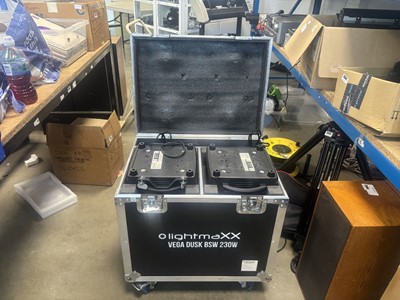 Lot 2880 - Lightmaxx Vega Dusk BSW 230W tour lighting set...