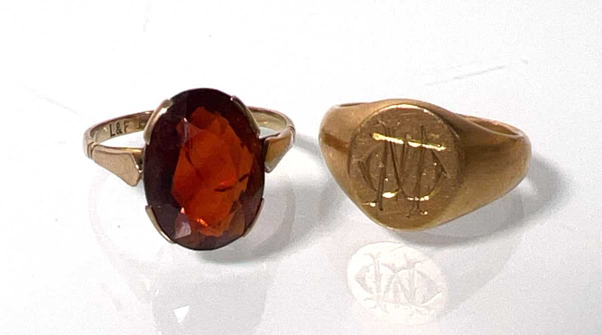 Lot 412 - A late 19th century 18ct gold signet ring...