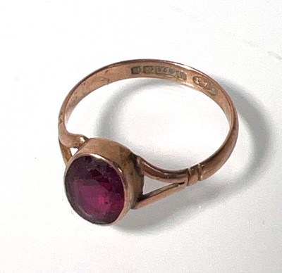 Lot 417 - An early 20th century 9ct gold and garnet ring...