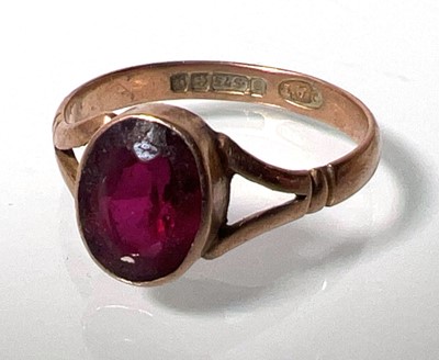 Lot 417 - An early 20th century 9ct gold and garnet ring...
