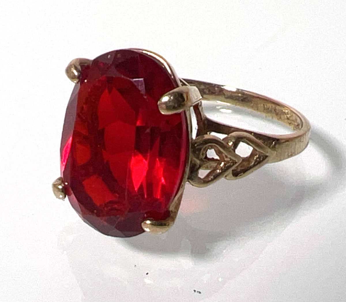 Lot 419 - A 9ct gold and garnet dress ring with openwork...