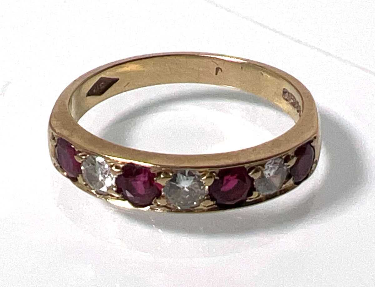 Lot 424 - A 9ct gold, garnet and diamond ring, the seven...