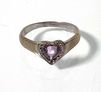Lot 426 - A yellow and white metal heart shaped amethyst...