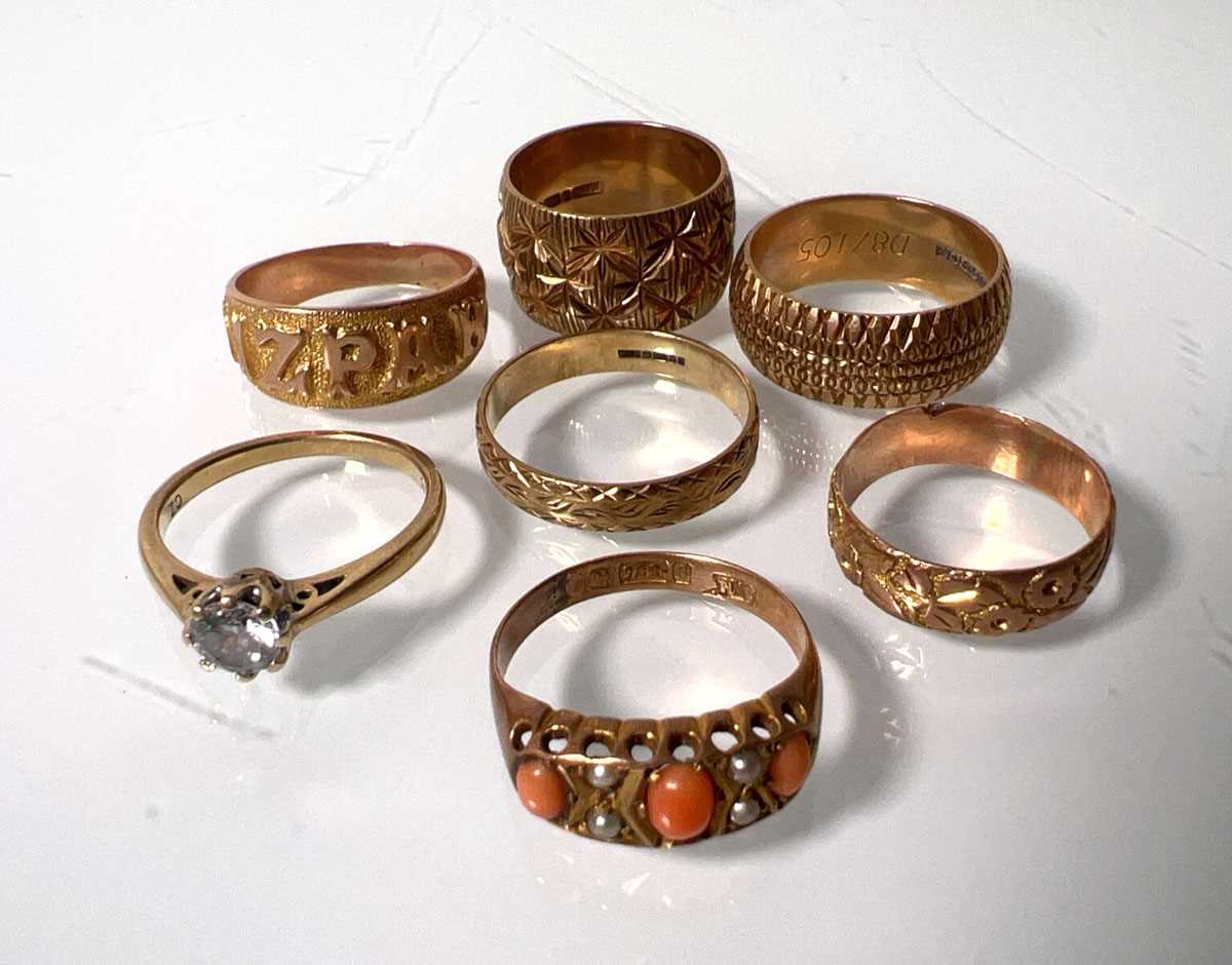 Lot 427 - An early 20th century 9ct gold, coral and seed...