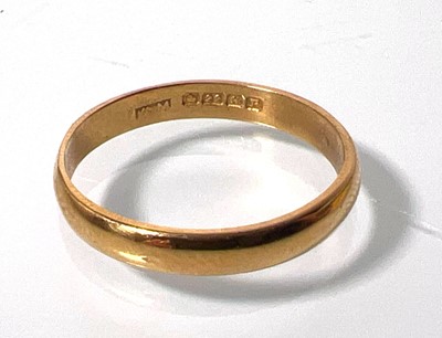 Lot 429 - A 22ct gold 'D' shaped wedding band. Approx....