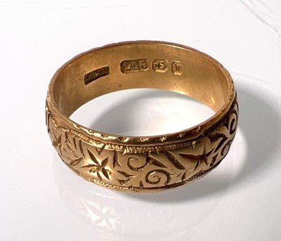 Lot 437 - A Victorian 18ct gold engraved wedding band....