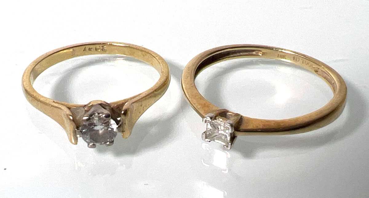 Lot 444 - A yellow metal and diamond solitaire ring...
