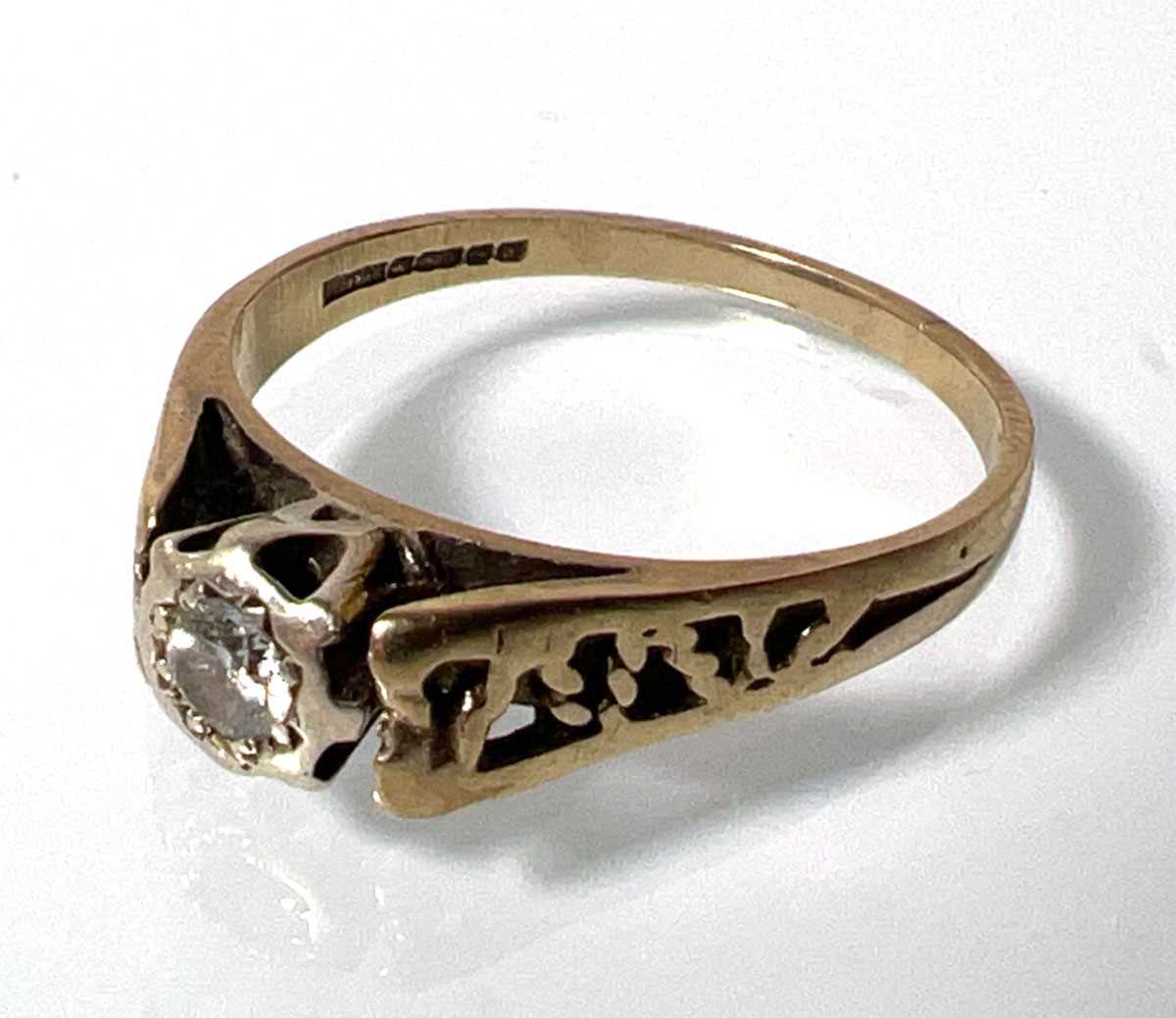 Lot 445 - A 9ct gold and diamond solitaire ring. Approx....