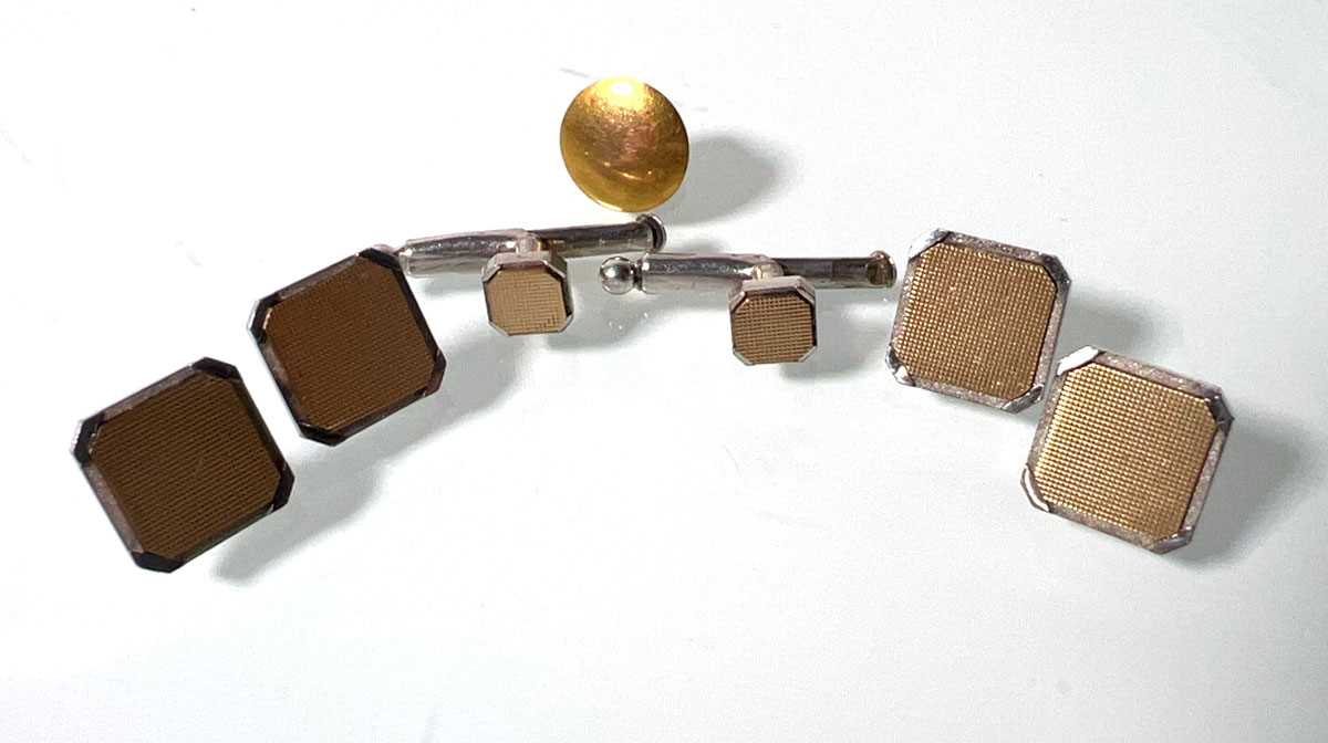Lot 458 - A collection of 9ct yellow and white gold...