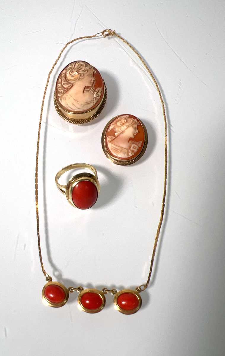 Lot 460 - Two 9ct gold mounted cameo brooches together...