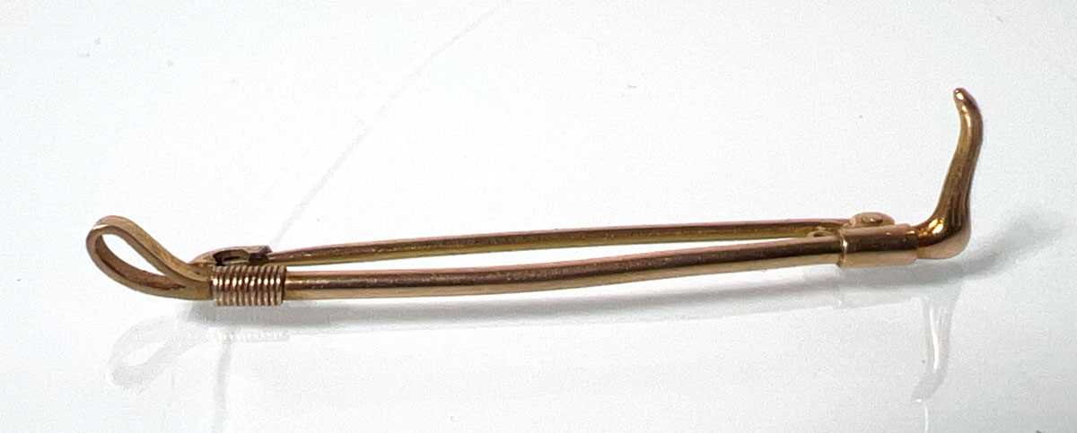Lot 462 - A mid-20th century 9ct gold riding crop brooch....
