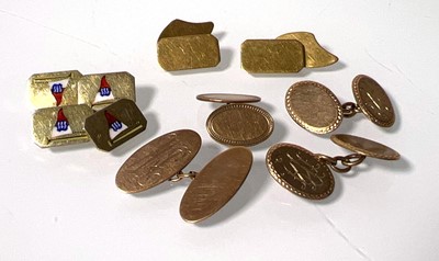 Lot 463 - A collection of 9ct gold and yellow metal...