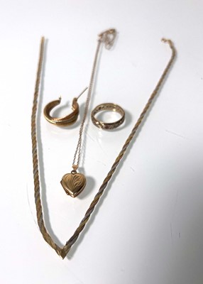 Lot 473 - A collection of 9ct gold and yellow metal...