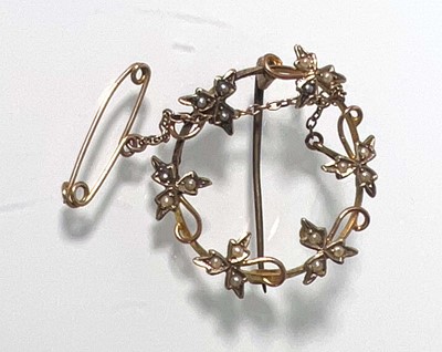 Lot 474 - A yellow metal and pearl garland brooch marked...