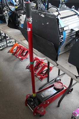 Lot 23 - 3 Tonne red trolley jack