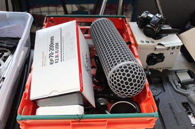 Lot 173 - Canon image stabiliser, Odyssey 72+, Sony hand...