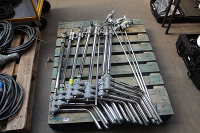 Lot 258 - Pallet with 7 Avenger steel telescopic master...
