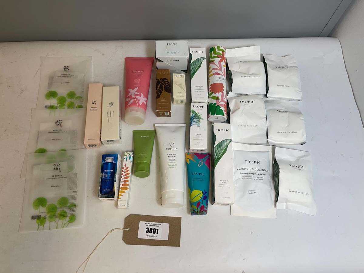 Lot 3801 - Tropic & Beauty of Joeson cosmetics