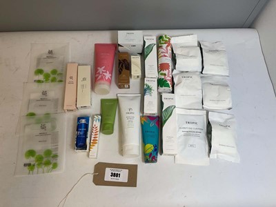 Lot 3801 - Tropic & Beauty of Joeson cosmetics