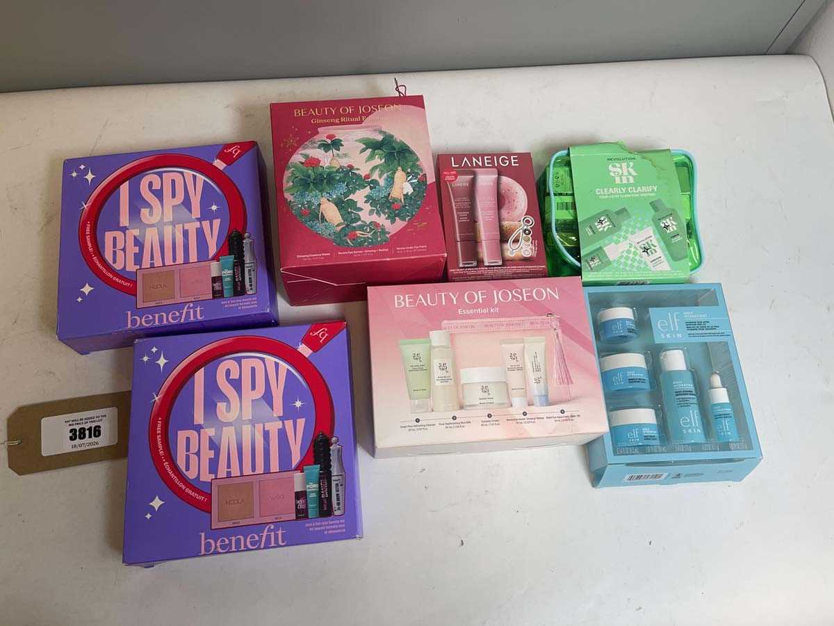 Lot 3816 - 7x Cosmetic gift sets to include Benefit,...