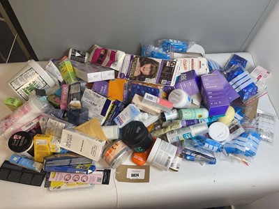 Lot 3824 - Large bag of mixed toiletries
