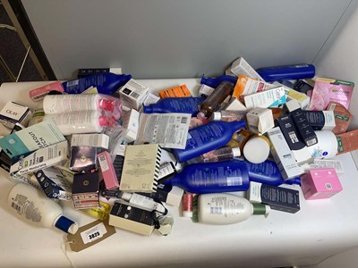 Lot 3825 - Large bag of skincare products
