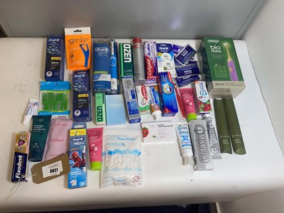 Lot 3827 - Dental related items
